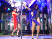 Thai Bar Mädchen nackt Poledance 2